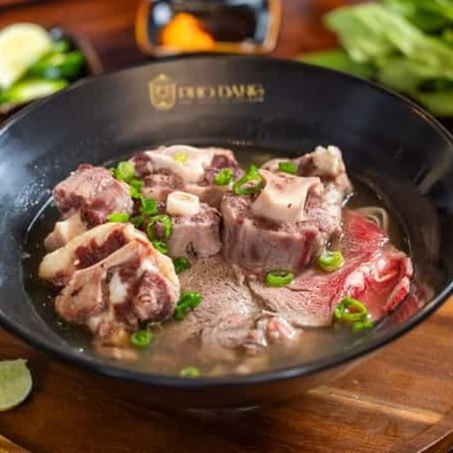 Phở Tái Đuôi Bò.